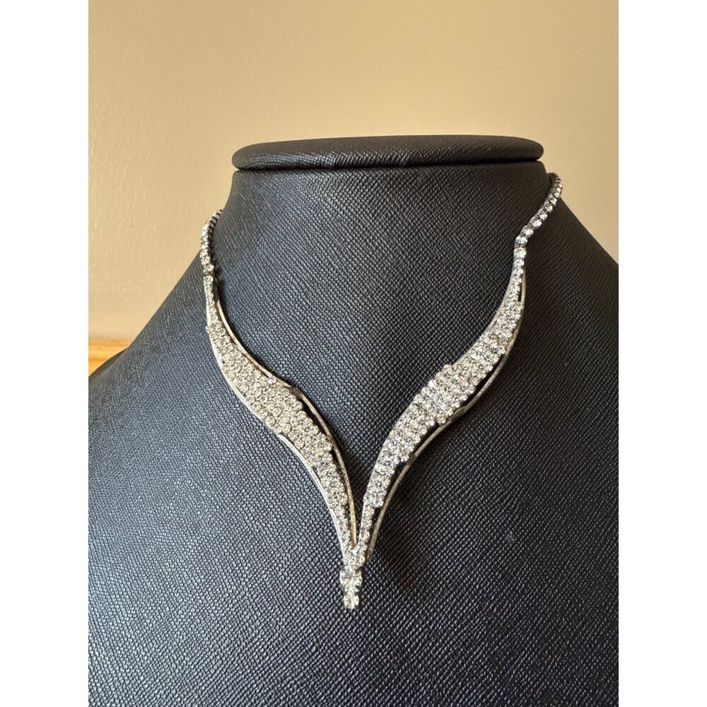 Elegant Crystal V Choker Necklace Rhinestone Statement Jewelry